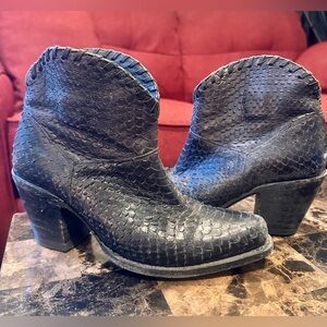 Alice + Olivia Black Textured Ankle Boots